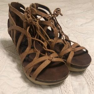 NOMADIC IN HICKORY WEDGE SANDALS